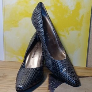 Womens. Stacy Adams Tasha 71/2 Snake Skin Pumps